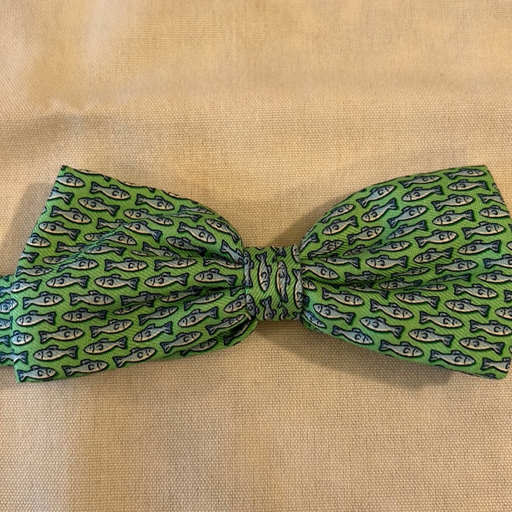 Vineyard Vines silk adjustable bow tie